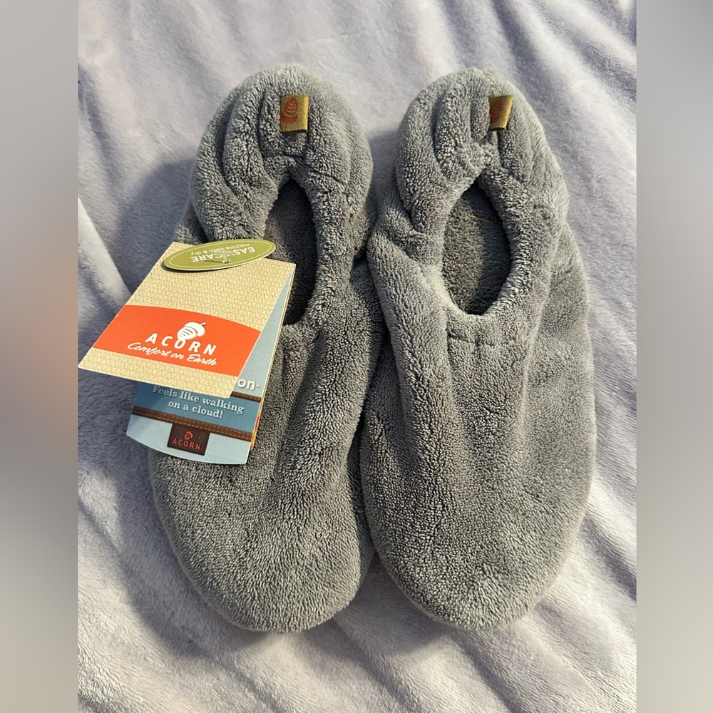 Brand new soft Acorn terry travel slippers. Size 5-6.